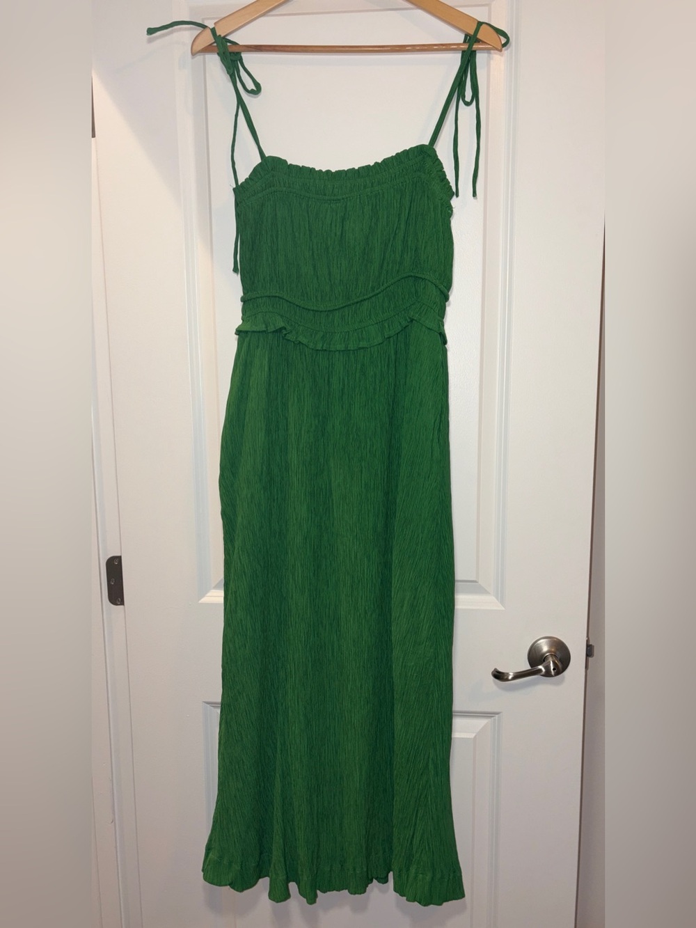 &merci | Green Crinkled Smocked Tie-Shoulder Maxi Dress w/Pockets